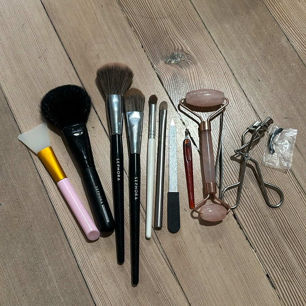 MOVING SALE - MAKE UP BRUSHES & TOOLS SET